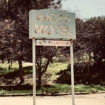 El letrero del motel Bates
